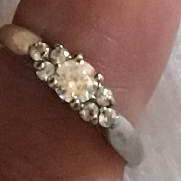 10k White Gold Ring Not Sure If Its Diamond - Picture 4 of 10